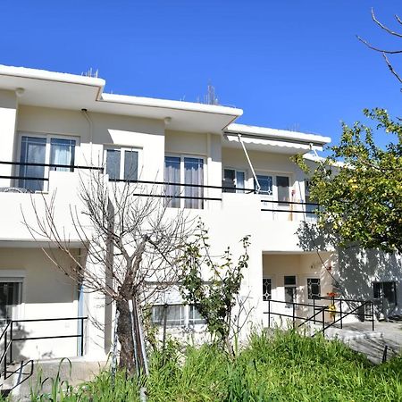 יאליסוס Iskas Apartments מראה חיצוני תמונה