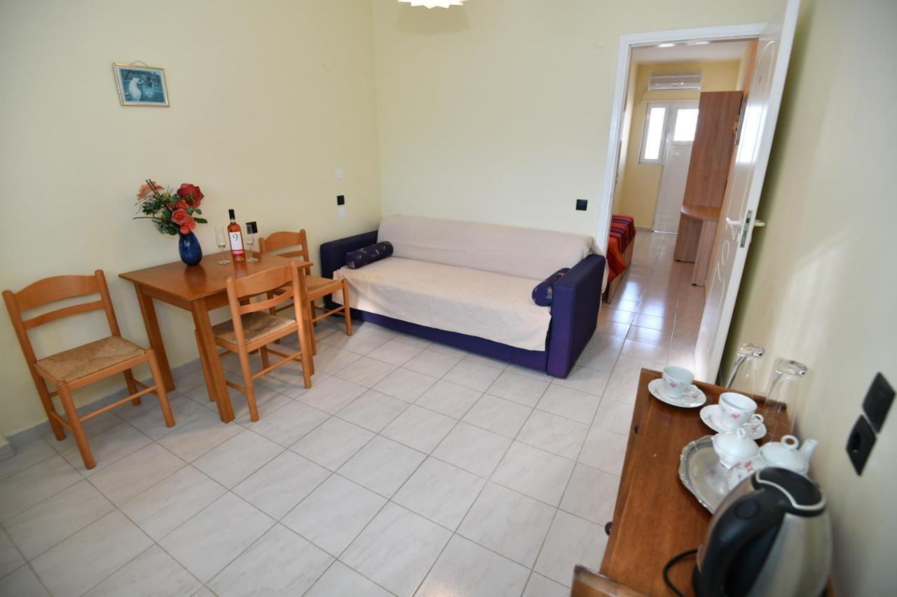 יאליסוס Iskas Apartments מראה חיצוני תמונה