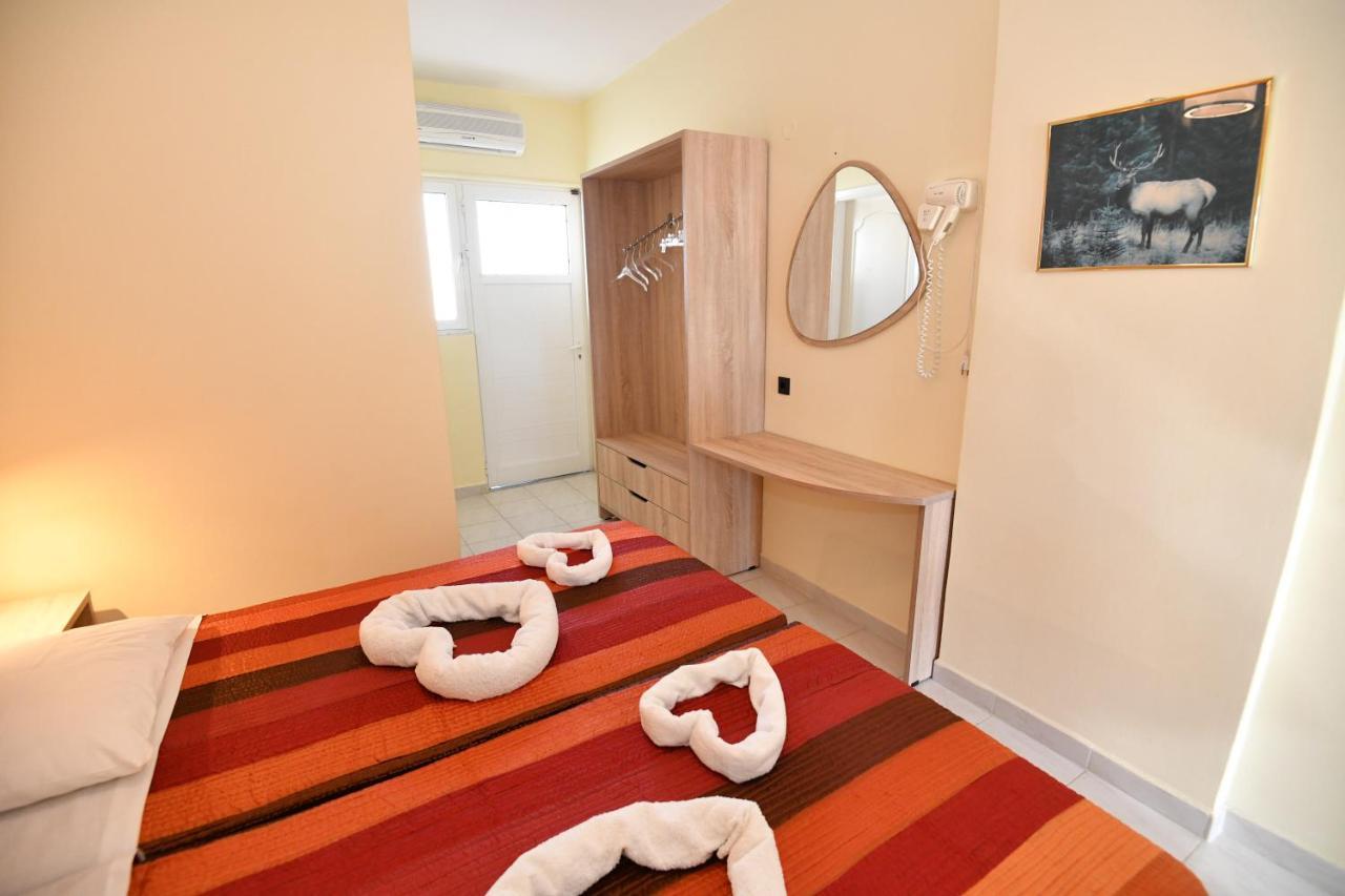 יאליסוס Iskas Apartments מראה חיצוני תמונה