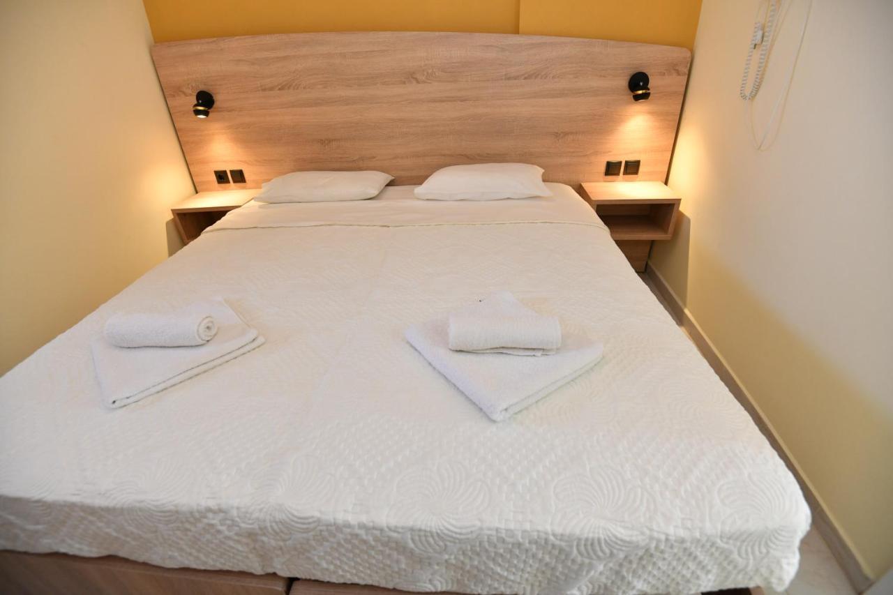 יאליסוס Iskas Apartments מראה חיצוני תמונה