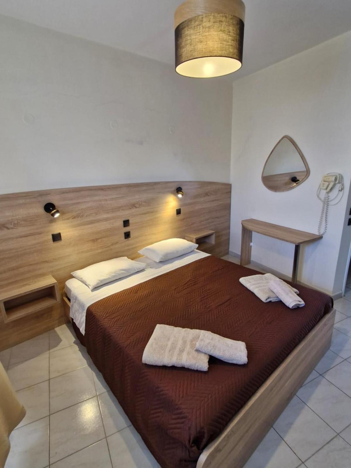יאליסוס Iskas Apartments מראה חיצוני תמונה