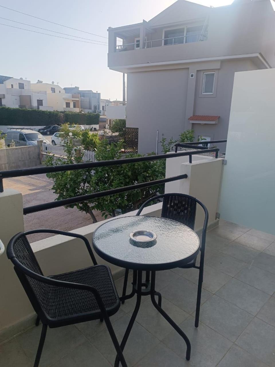 יאליסוס Iskas Apartments מראה חיצוני תמונה